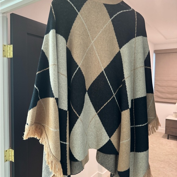 L'AGENCE Black and Tan Cape - Picture 5 of 5